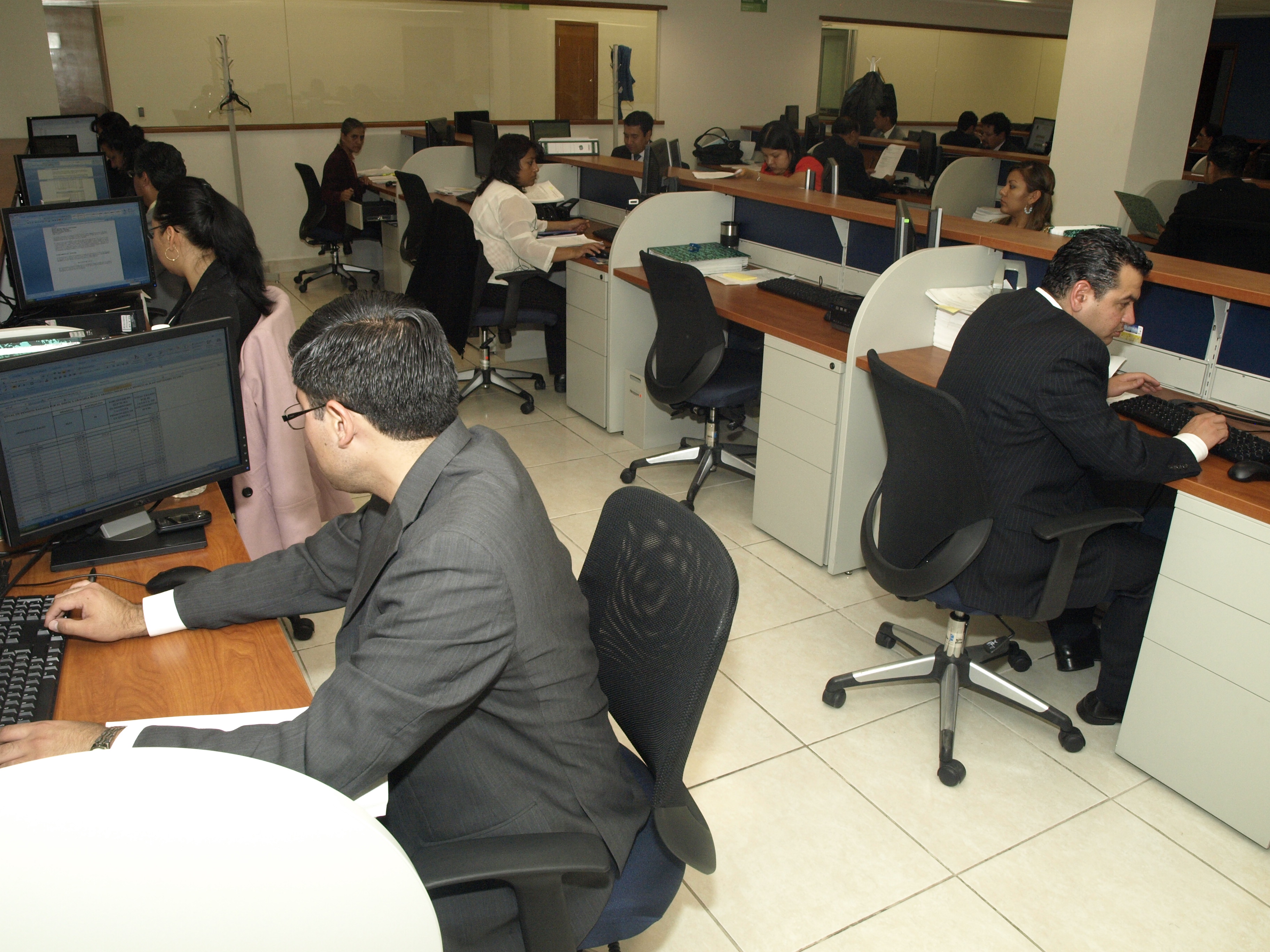 Las y los servidores públicos de la PGR deben promover y garantizar los derechos humanos